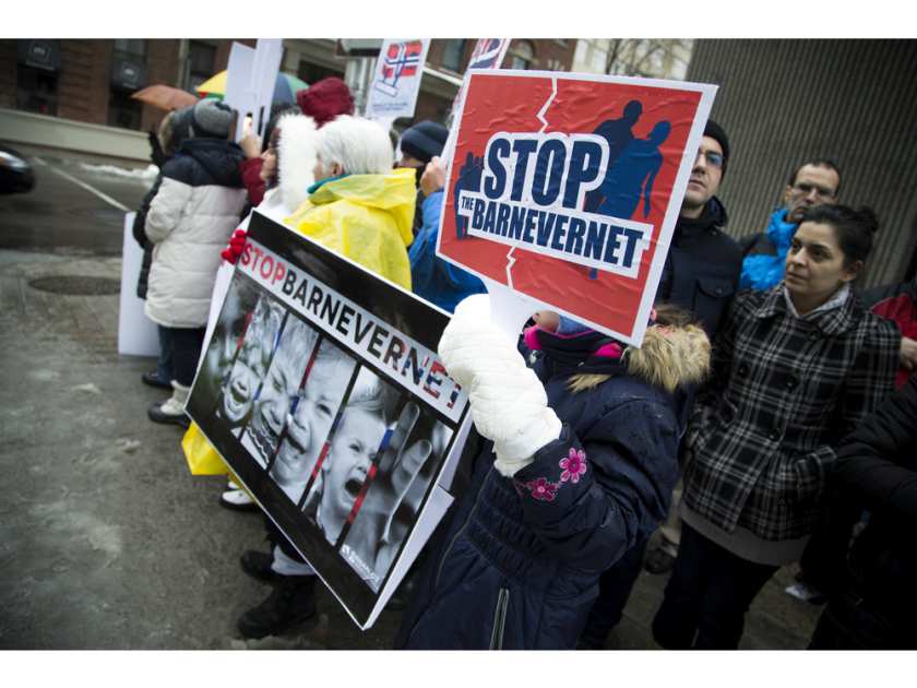 romanian-canadians-in-ottawa-demonstrate-peacefully-to-show