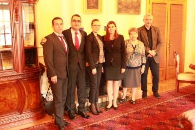 E.S. Dna. Oana-Cristina Popa a avut o întrevedere cu delegaţia Companiei Naţionale Administraţia Porturilor Maritime Constanţa SA, sosită la Belgrad pentru aniversarea, la 22 septembrie, a 10 ani de reprezentare în Republica Serbia şi a 120 de ani de existenţă a portului Constanţa.